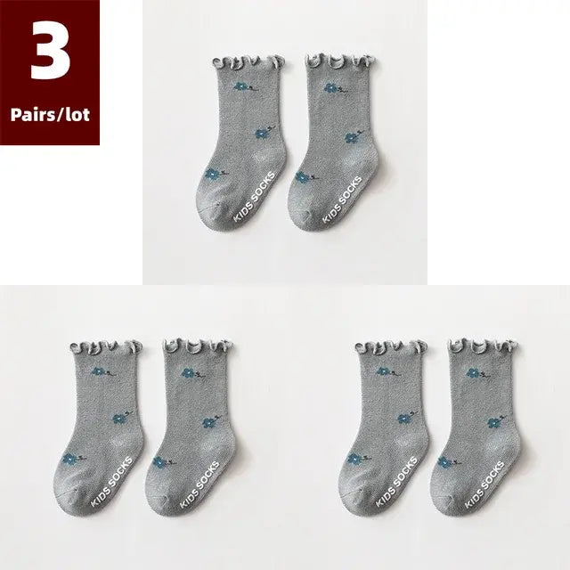 3 Pairs of Floral Kid’s Socks Uniformed